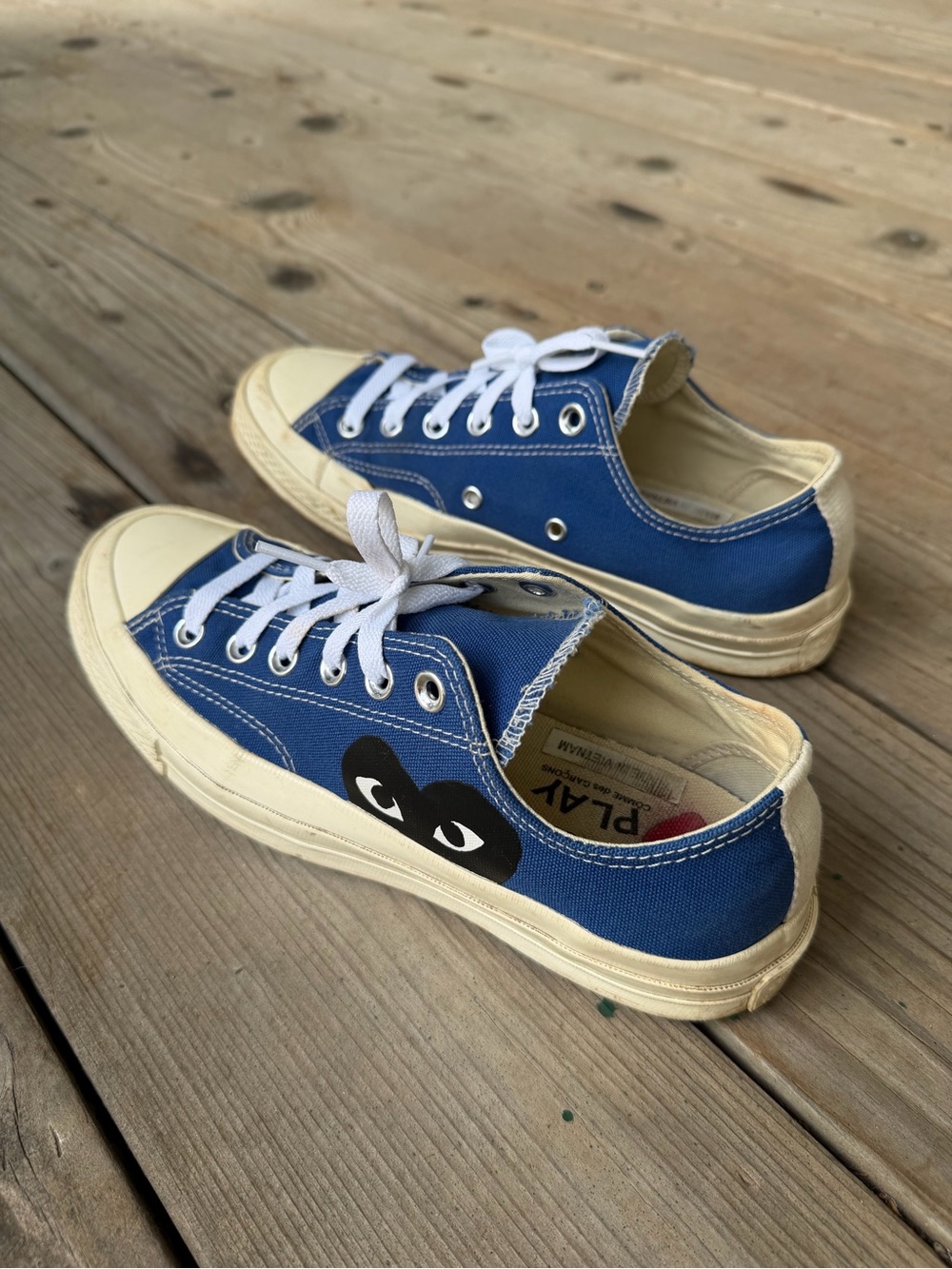 Comme des Garçons Blue Canvas Low-Top Converse Sneakers with Black Heart